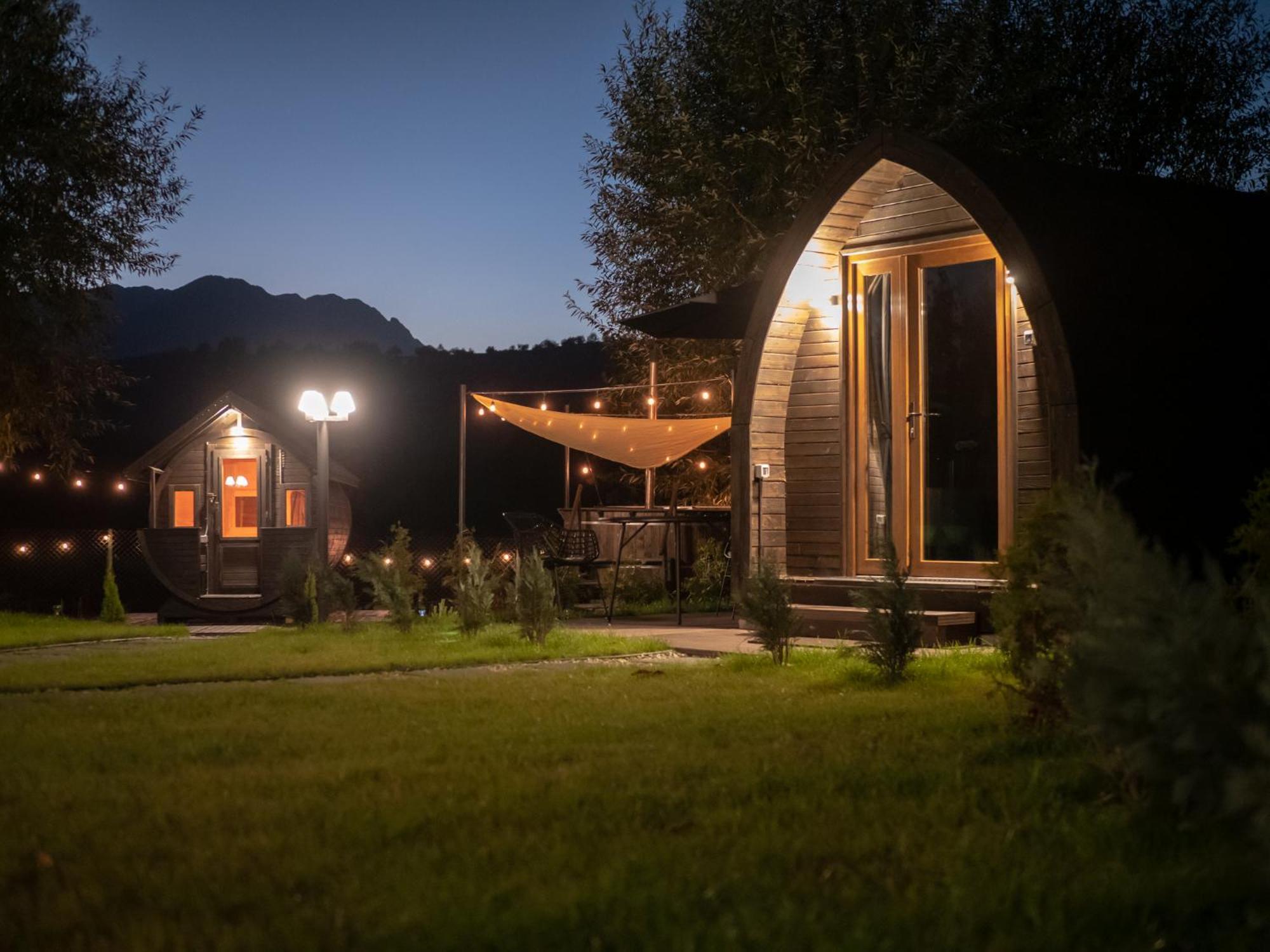 Glamp In Style Pods Resort Bran  Exterior foto