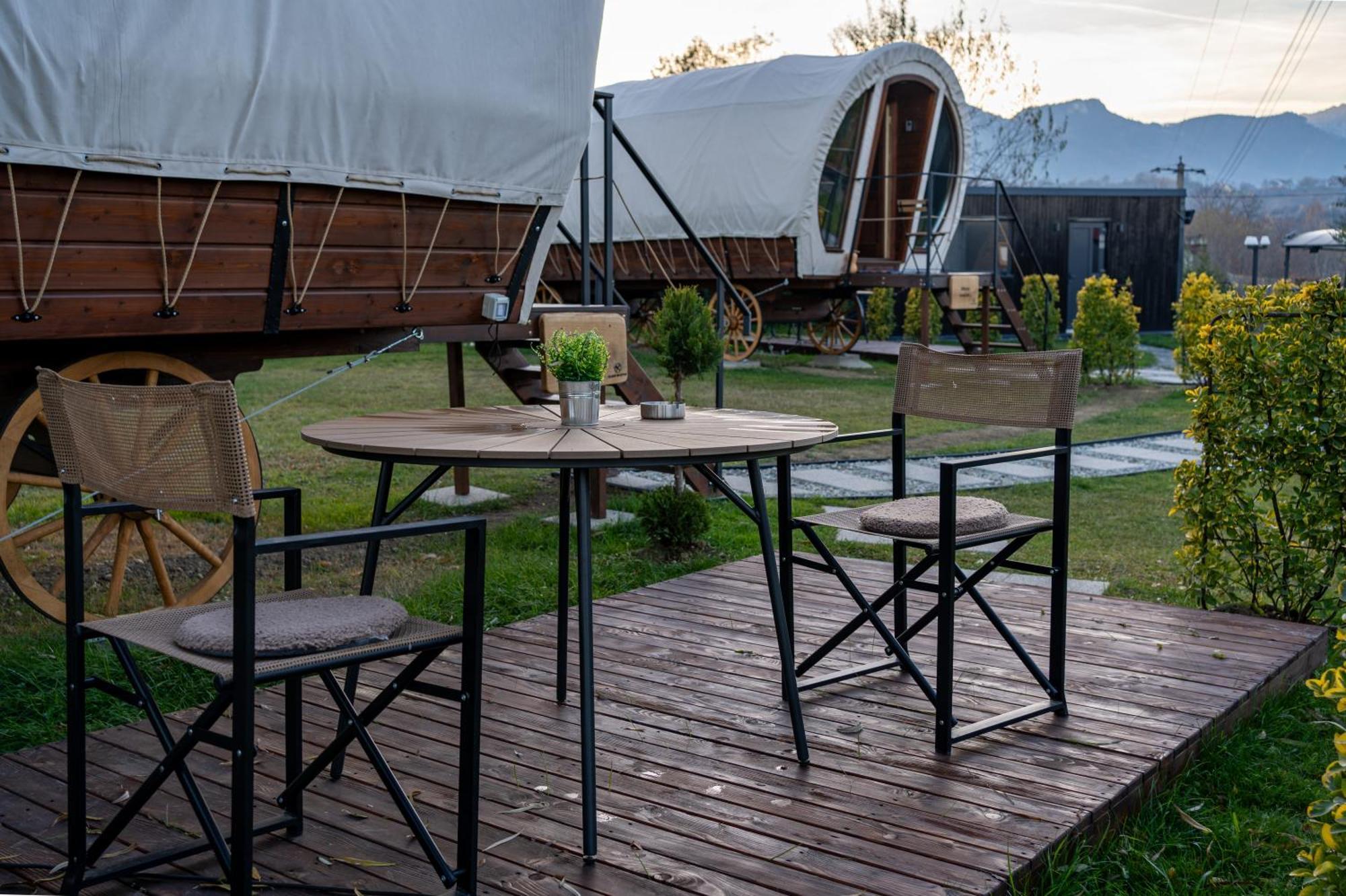 Glamp In Style Pods Resort Bran  Exterior foto