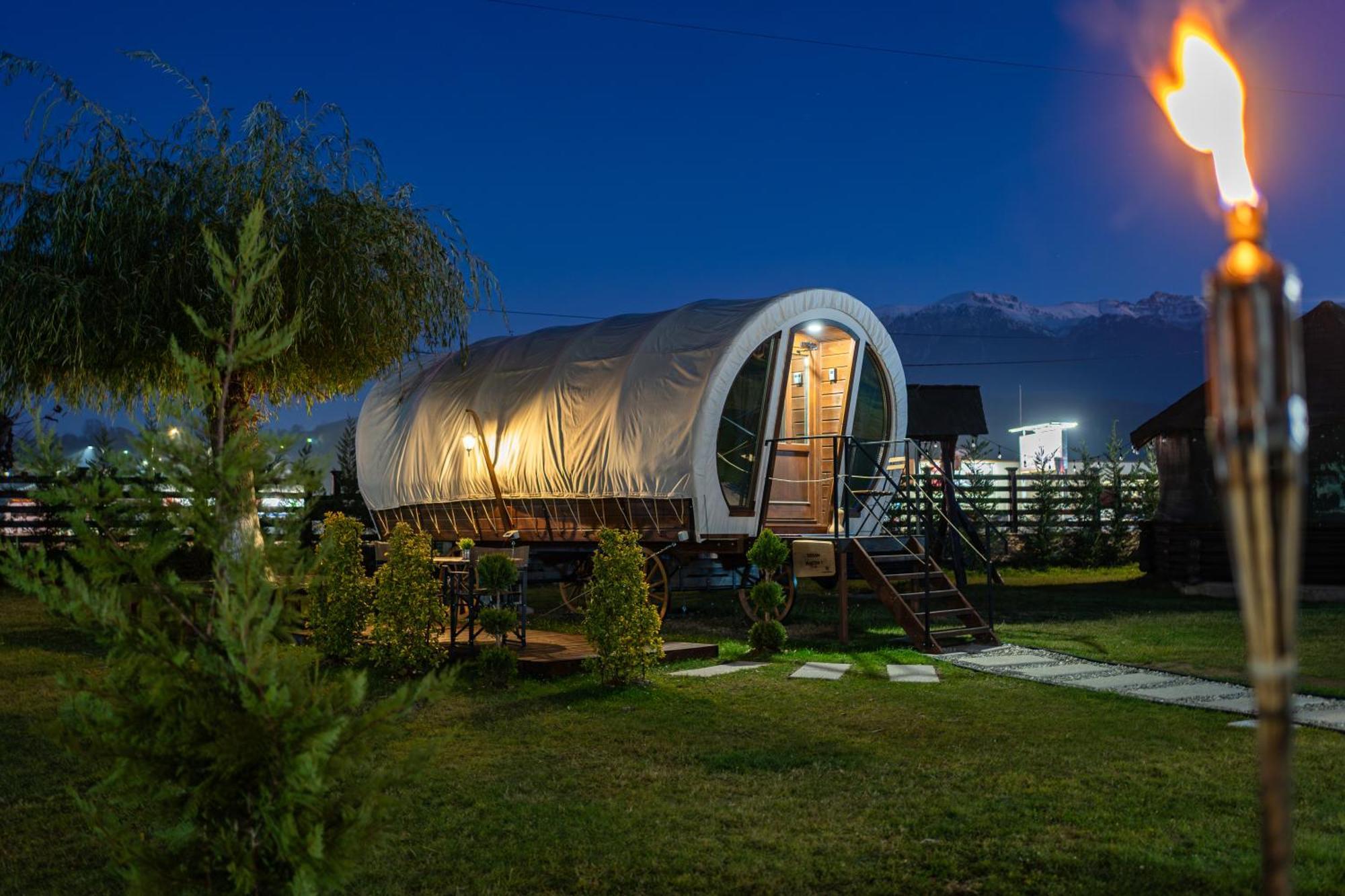 Glamp In Style Pods Resort Bran  Exterior foto
