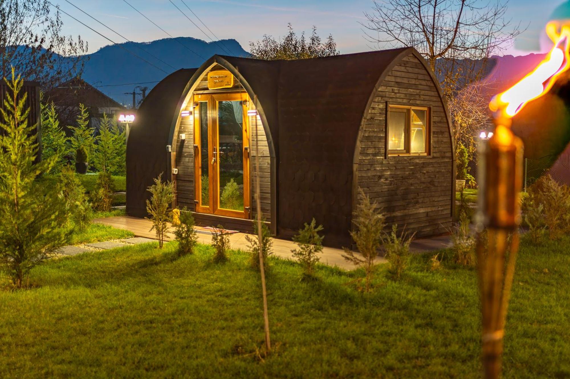 Glamp In Style Pods Resort Bran  Exterior foto