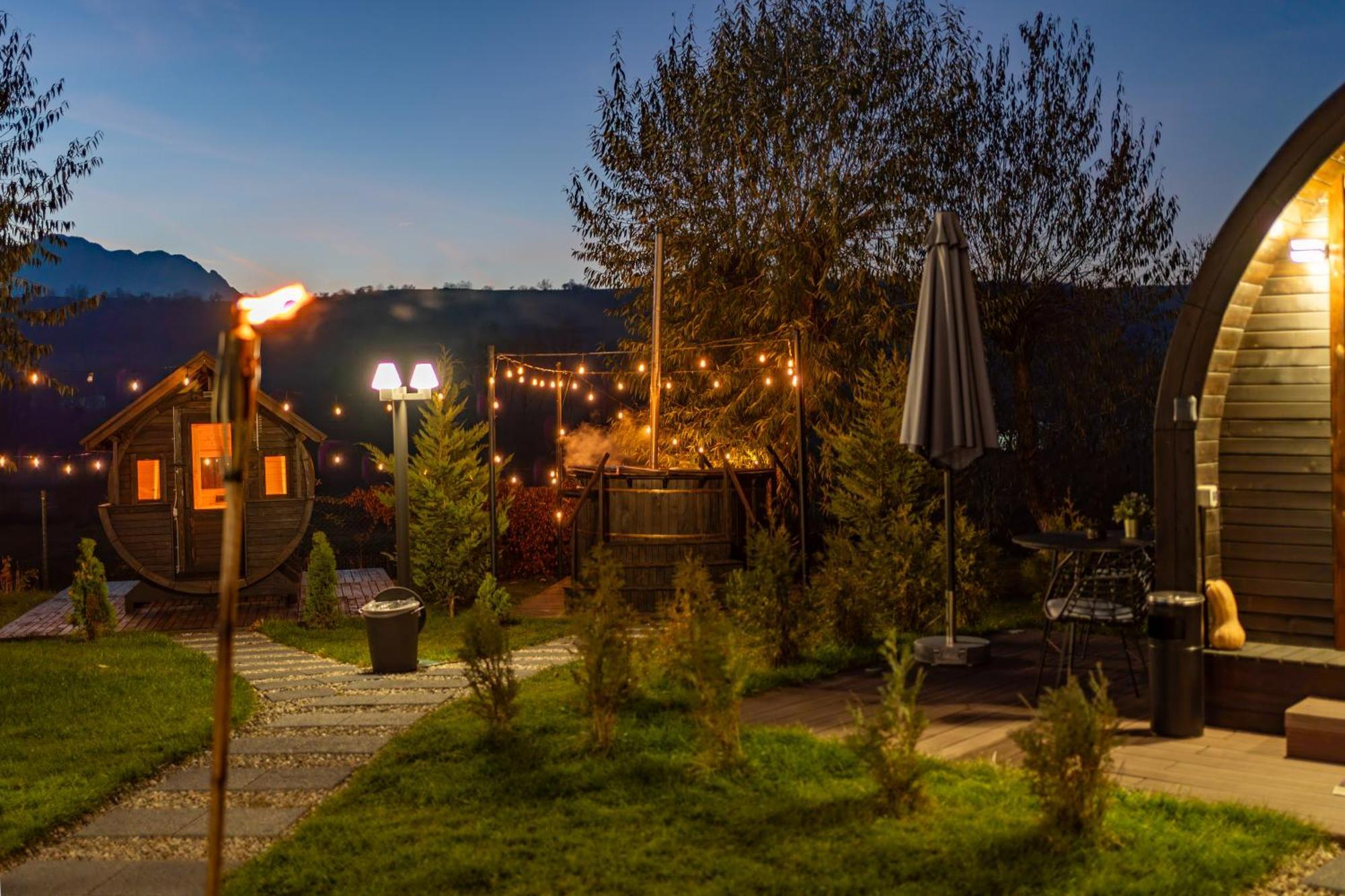 Glamp In Style Pods Resort Bran  Exterior foto