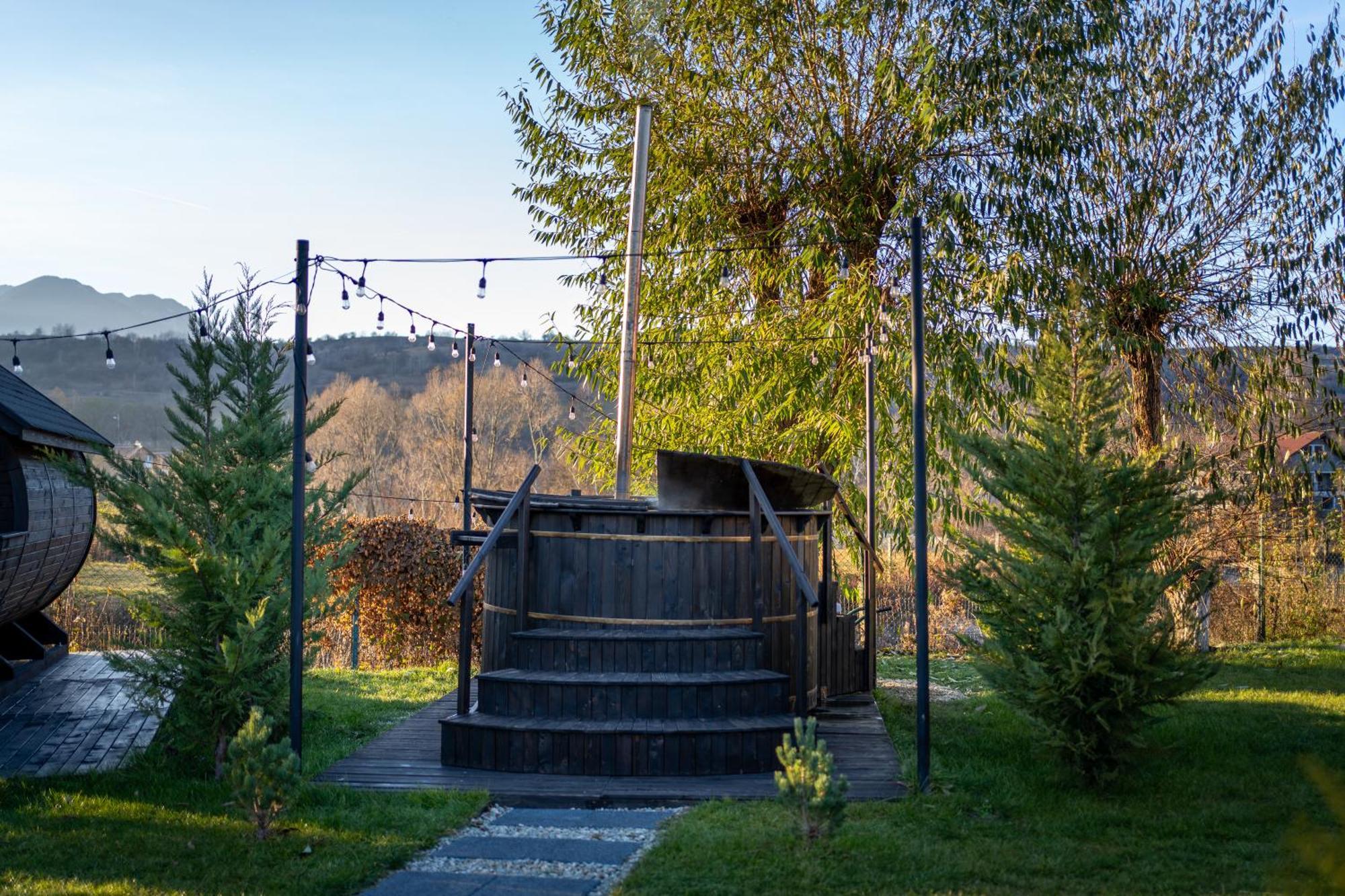 Glamp In Style Pods Resort Bran  Exterior foto