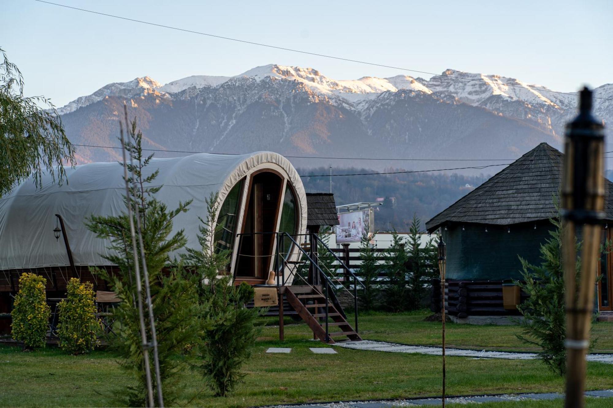 Glamp In Style Pods Resort Bran  Exterior foto