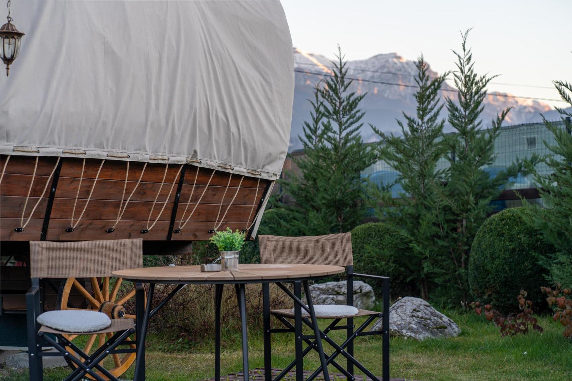 Glamp In Style Pods Resort Bran  Exterior foto