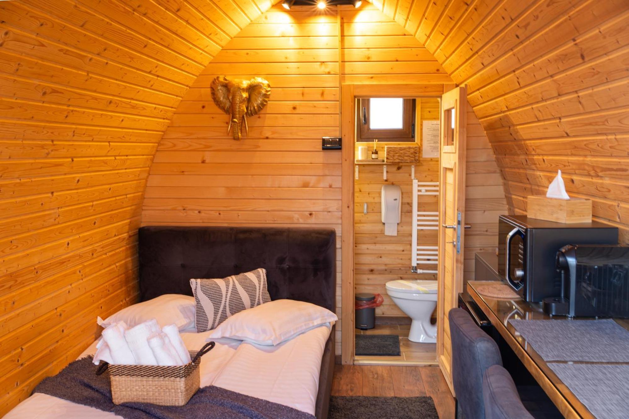 Glamp In Style Pods Resort Bran  Exterior foto