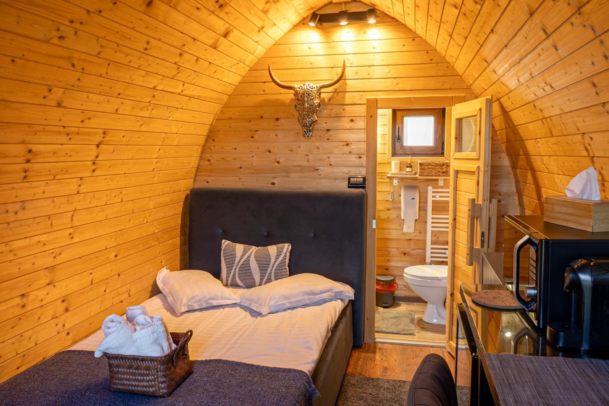 Glamp In Style Pods Resort Bran  Exterior foto